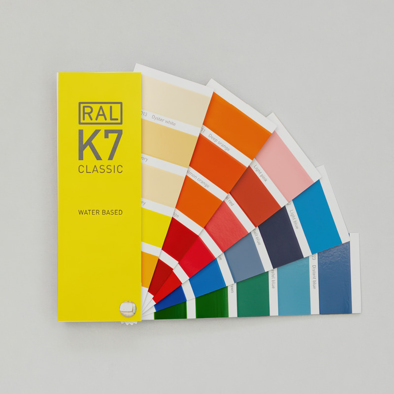 RAL K7 fargevifte med alle RAL Classic-farger i kompakt format»
